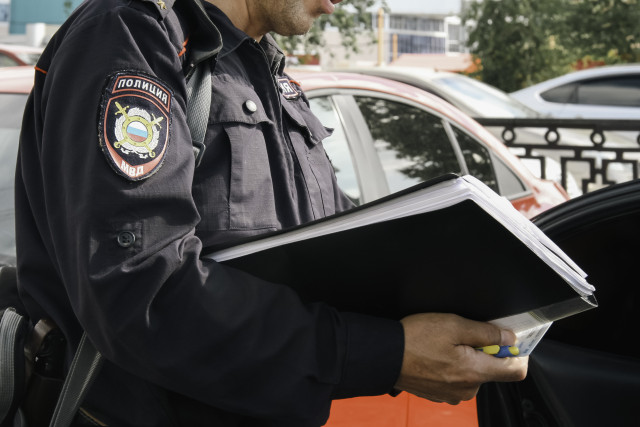 В Сургуте полиция устроила облаву на мигрантов-нелегалов. ВИДЕО В Сургуте полиция устроила облаву на мигрантов-нелегалов. ВИДЕО