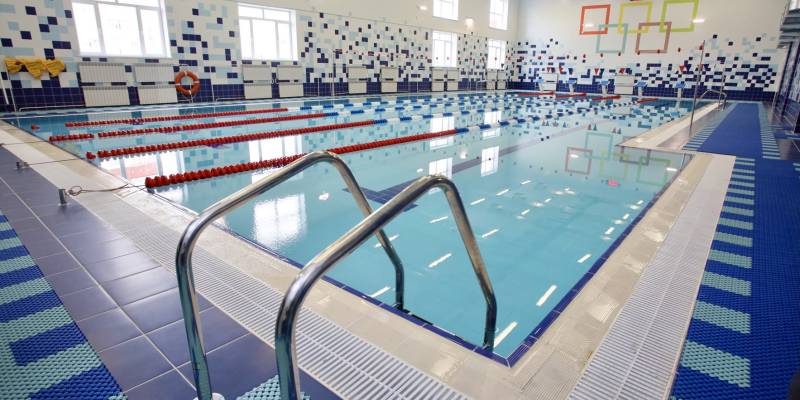 Топ-10 бассейнов в Тюмени для любителей поплавать и отдохнуть с семьей