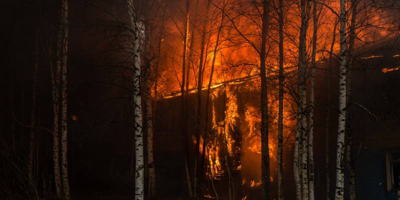 В ХМАО в дачном доме пожарные нашли тело женщины