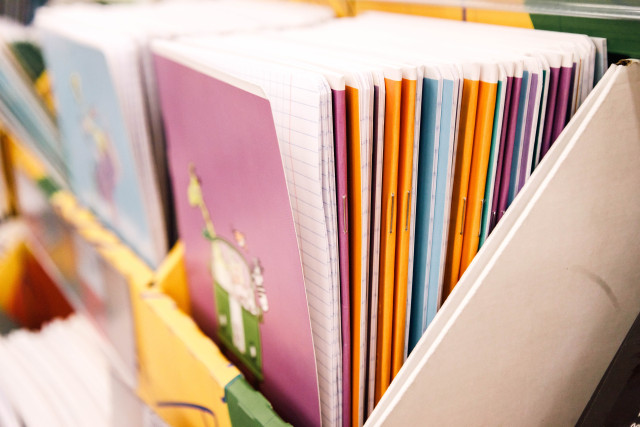 В муниципалитетах ХМАО закрываются магазины известной сети канцтоваров для школьников