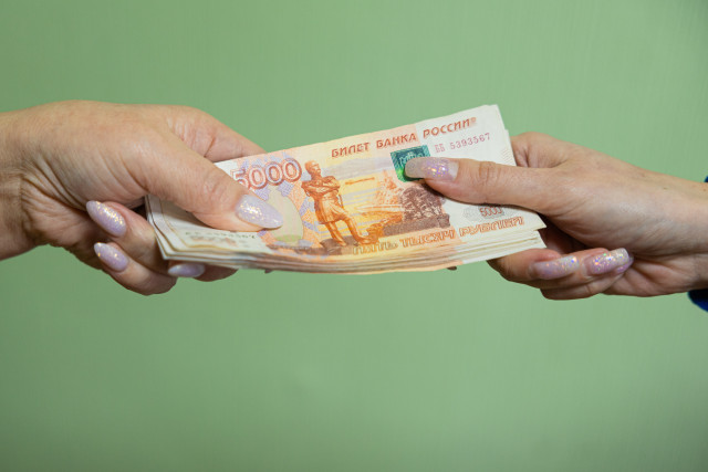 Мечты о легком заработке стоили жительнице Нового Уренгоя миллионы рублей