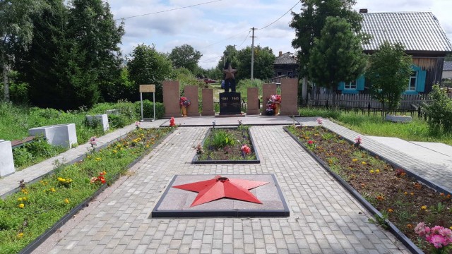 В Локосово привели в порядок мемориальный комплекс «Слава»