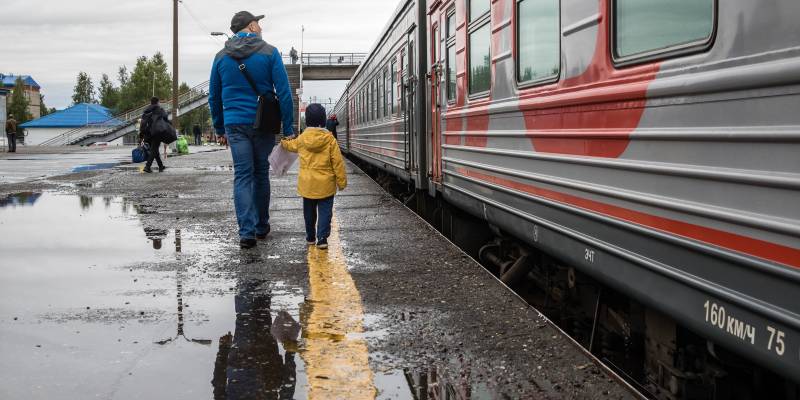 Прибытие поездов сургут на сегодня. Поезд Сургут. Электричка Нижневартовск Сургут
