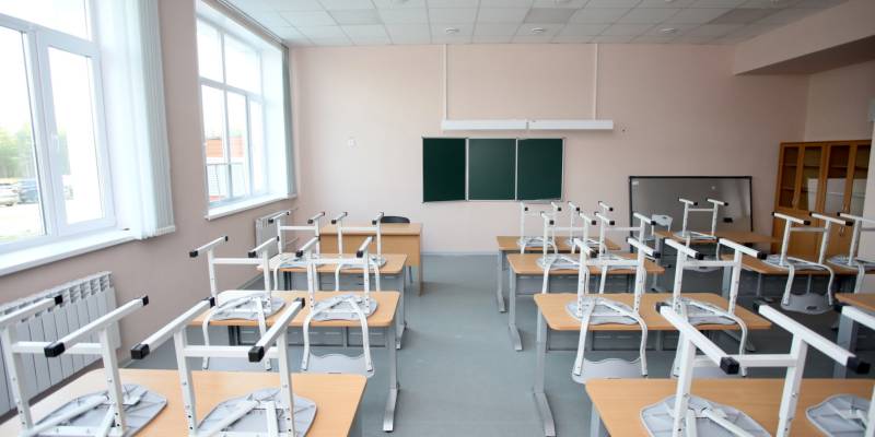 В профсоюзе заявили, что педагог-трансвестит из Югры не сможет работать учителем