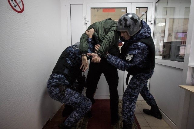 В ХМАО мужчина хотел открыть наркотический маркетплейс и попался с крупной партией гашиша В ХМАО мужчина хотел открыть наркотический маркетплейс и попался с крупной партией гашиша