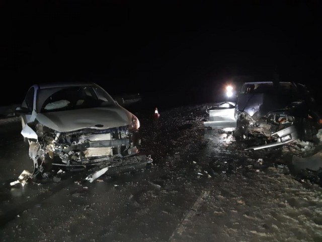 В Сургутском районе автолюбитель отвлёкся за рулем и попал в ДТП, четверо пострадали