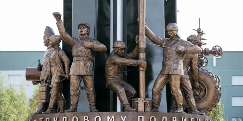 В Сургуте обновят главный монумент героического труда нефтяников