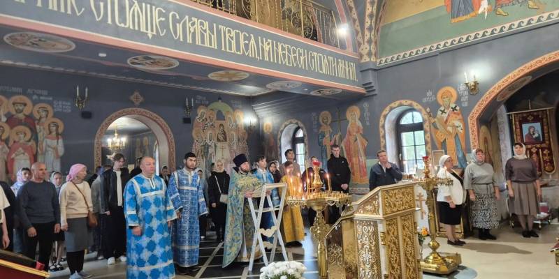 Благословление на пятерки: школьники Сургутского района помолились перед новым учебным годом