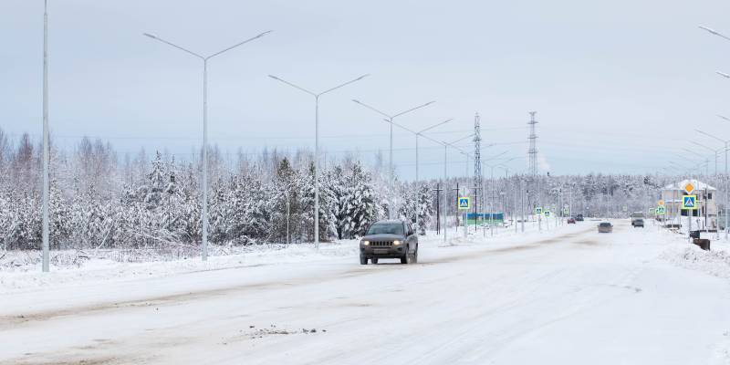 В Сургутском районе на зиму ограничили скорость на автодороге из-за снегопада