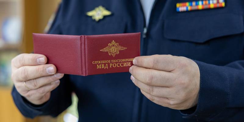Глава полиции Нижневартовска отговорил мужчину от самоубийства