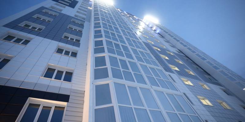 Полуторогодовалый малыш и еще трое детей оказались в Сургутской травмбольнице после падения из окон