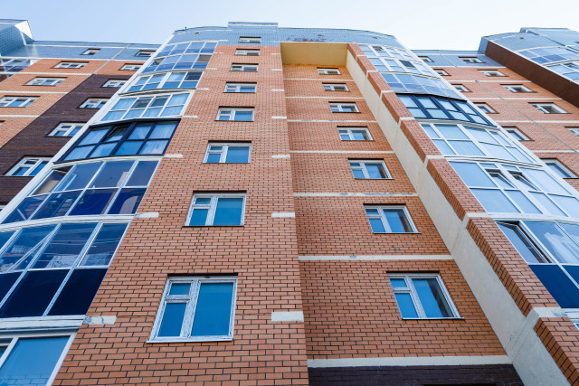 Мальчик выпал из окна дома в Сургуте – его срочно госпитализировали Мальчик выпал из окна дома в Сургуте – его срочно госпитализировали