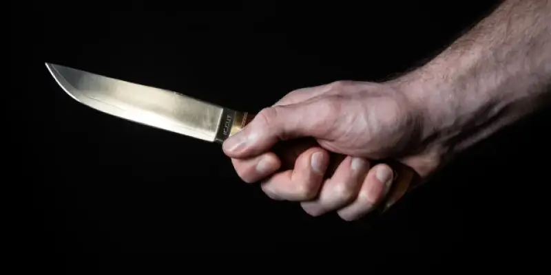 Мужчина с ножом гонялся за девушкой ночью в Нижневартовске