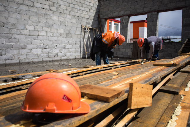 В Сургуте строители остались без зарплаты на 80 миллионов рублей В Сургуте строители остались без зарплаты на 80 миллионов рублей