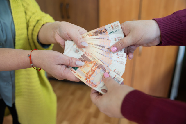 Миллионы пенсионеров в России получат мартовские выплаты раньше. Даты