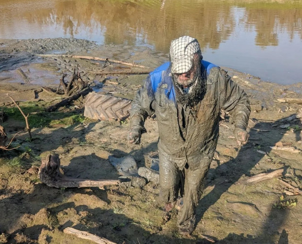 Пожарный Принц спас рыбака, застрявшего в болоте в ХМАО Пожарный Принц спас рыбака, застрявшего в болоте в ХМАО