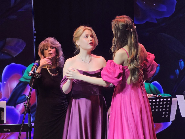 Оперная дива Любовь Казарновская, известная на весь мир, выступила в Сургутском районе