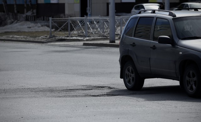 В Сургуте водитель перевозил троих детей в багажнике автомобиля