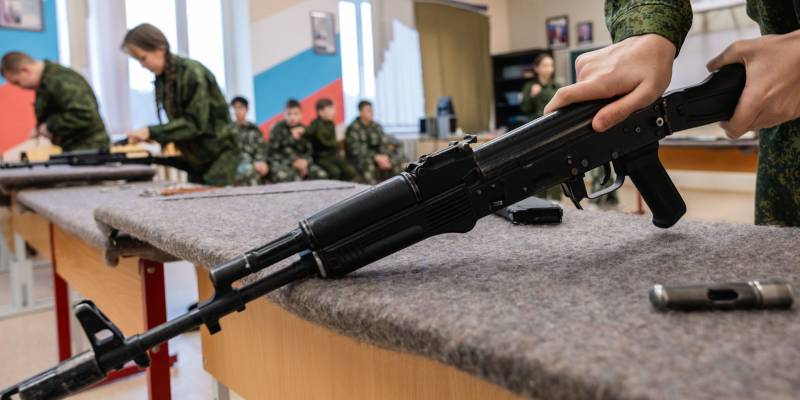 Молодежь в броне устроит состязания по стрельбе из АК-47 в Сургутском районе