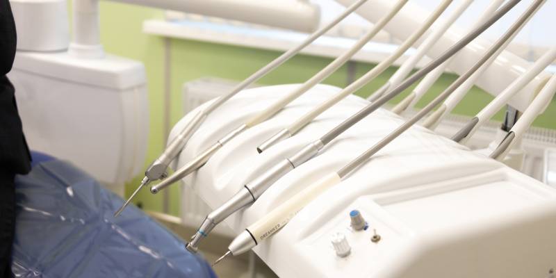 Стоматолог объяснила, чем опасны устройства для чистки зубов с маркетплейсов