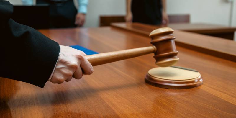 В ХМАО суд арестовал имущество экс-замначальника полиции по делу о взятках и мошенничестве