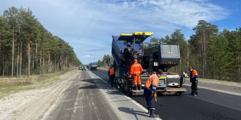 В ХМАО отремонтировали участок единственной автотрассы из Сургута в Лянтор