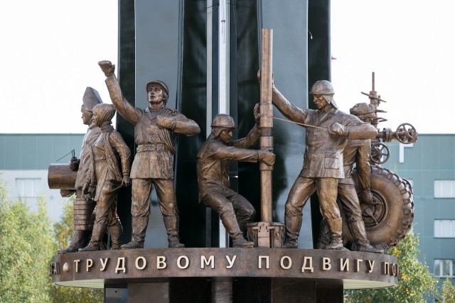 В Сургуте обновят главный монумент героического труда нефтяников