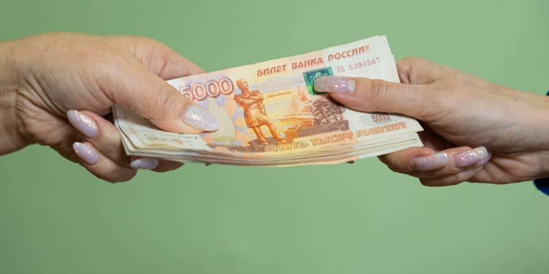 Мечты о легком заработке стоили жительнице Нового Уренгоя миллионы рублей
