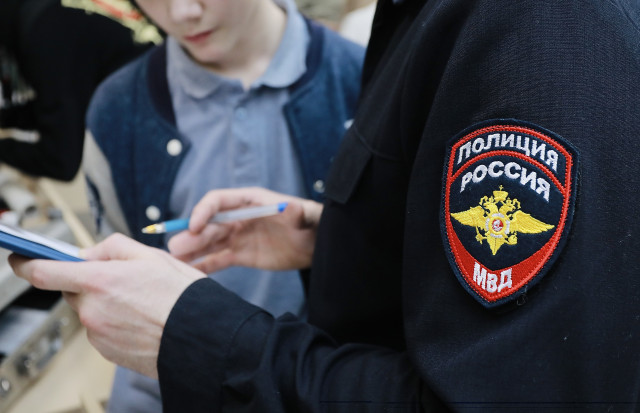 В ХМАО полицейские раскрыли личность вандала, который выжег свастику на баннере в честь Дня Победы В ХМАО полицейские раскрыли личность вандала, который выжег свастику на баннере в честь Дня Победы