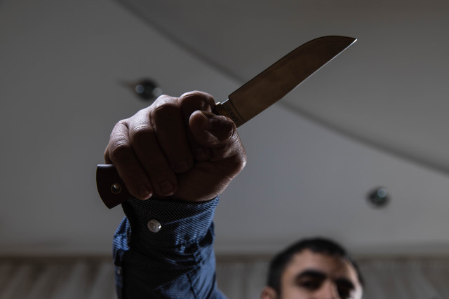 Мужчина устроил кровавую расправу над супругами в квартире в ХМАО Мужчина устроил кровавую расправу над супругами в квартире в ХМАО