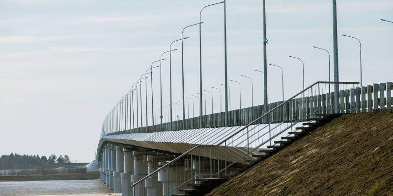 На новом мосту через Обь в Сургуте лихач насмерть сбил медведя