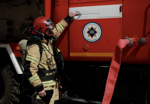 В ХМАО на месте пожара огнеборцы нашли тело мужчины