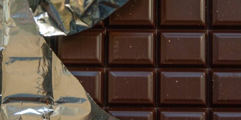 В Сургутском районе мужчина заманивал школьника шоколадом в свое авто