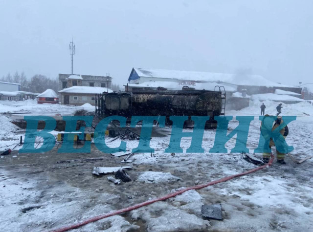 Выбросило из кабины: подробности о пострадавших после возгорания бензовоза у заправки в ХМАО