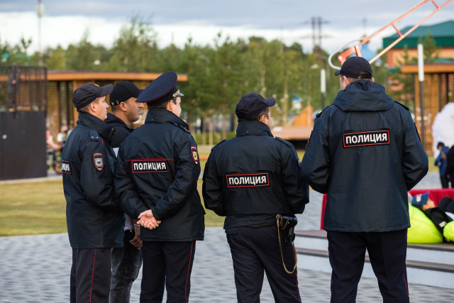 Полицейские и приставы выслали из ХМАО за пределы страны 80 нелегалов Полицейские и приставы выслали из ХМАО за пределы страны 80 нелегалов