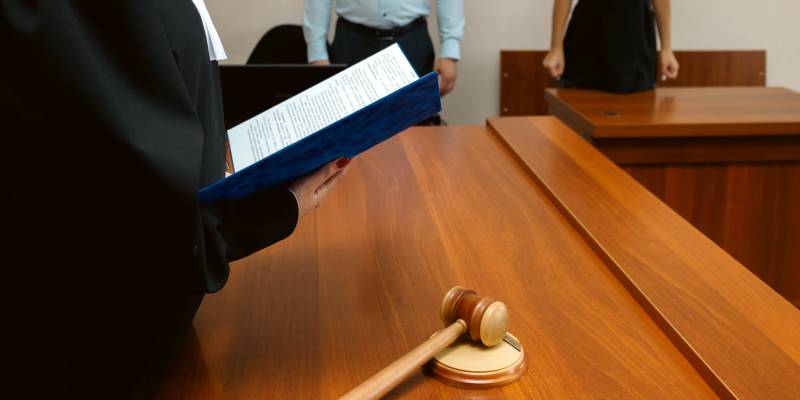 В Мегионе следователи озвучили мотивы женщины, которая подожгла три машины ДПС