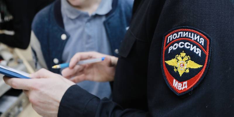 В ХМАО полицейские раскрыли личность вандала, который выжег свастику на баннере в честь Дня Победы