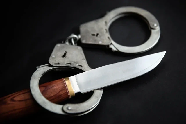 Мужчина зарезал бывшую супругу во время ссоры в Сургуте. Она погибла в подъезде