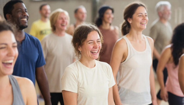 Гомерический хохот как терапия: йога смеха набирает популярность в Сургуте