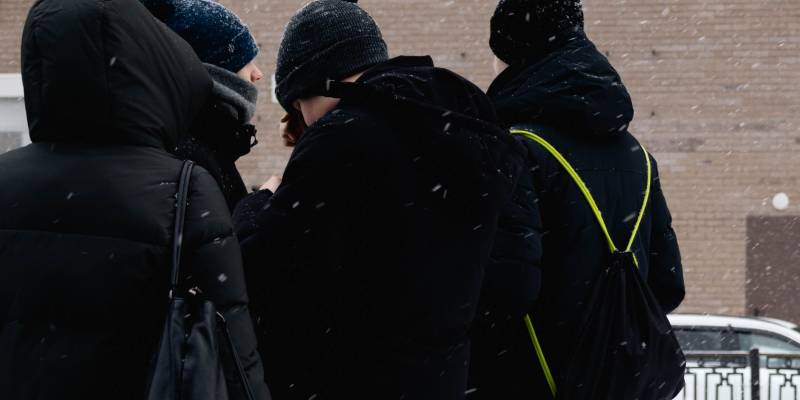 Психиатр-нарколог рассказал, почему конфеты-рюмки &ndash; опасный тренд подростков