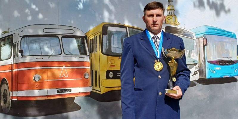 Лучший водитель автобуса в России работает в одном из городов ХМАО