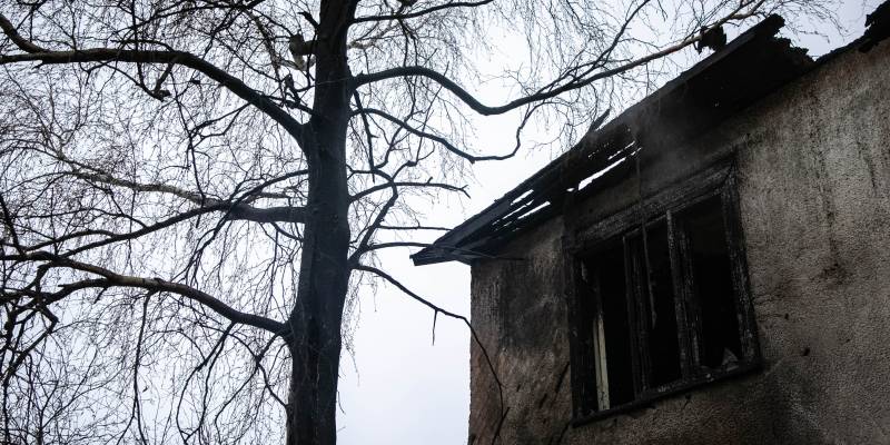 Огнеборцы из ХМАО обнаружили останки женщины после пожара в частном доме Огнеборцы из ХМАО обнаружили останки женщины после пожара в частном доме