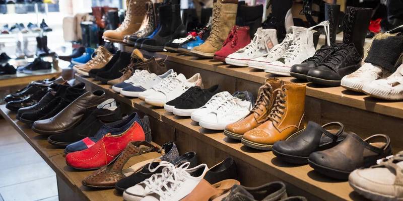 Крупную партию контрафактных кроссовок и туфель обнаружили в поселке ХМАО