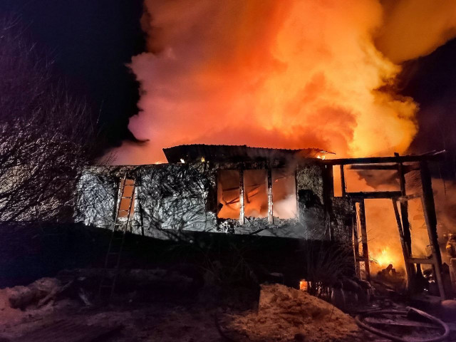 Ночной пожар полностью уничтожил частный дом в ХМАО