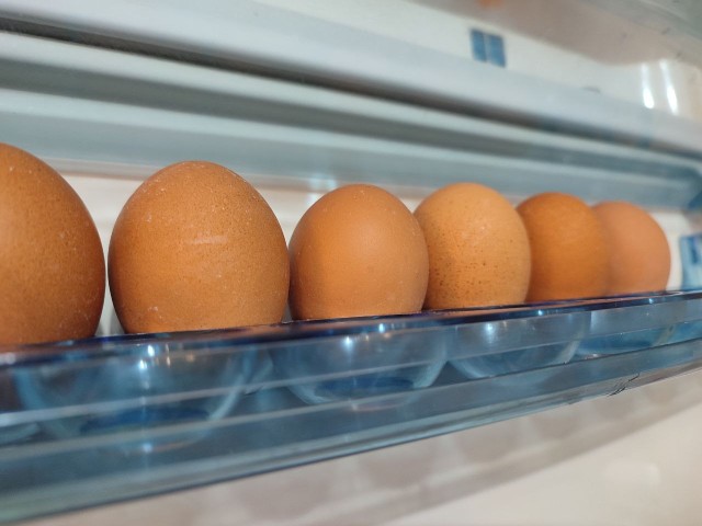 ​В сетевых магазинах ХМАО ограничили продажу яиц до трех упаковок в руки