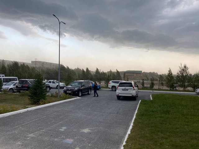 ​Шквалистый ветер и дождь с градом обрушился на Сургут и Сургутский район ВИДЕО