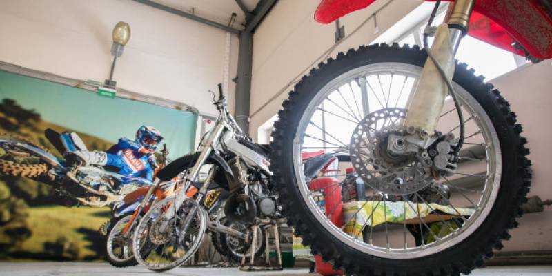 ​В ХМАО питбайкеры продолжают смертельно опасные покатушки на Оби. ВИДЕО