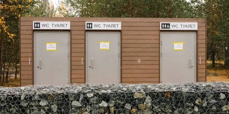 ​В мэрии Сургута объяснили причины временного закрытия туалетов в городских парках