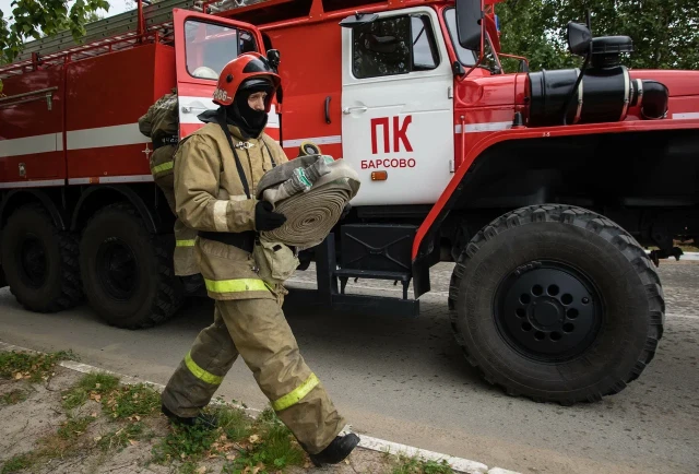 В ХМАО пожарные спасли десять человек при пожаре в многоэтажке В ХМАО пожарные спасли десять человек при пожаре в многоэтажке