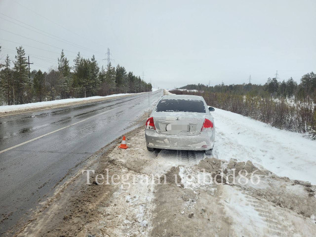 ​На трассе ХМАО автомобиль вылетел в кювет: есть пострадавшие